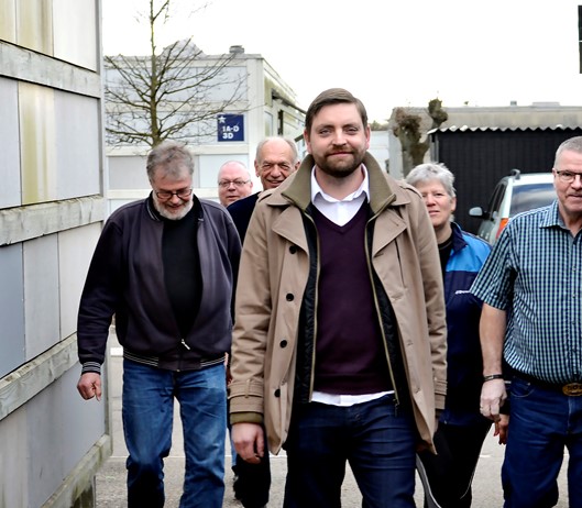 C Peter viser rundt i afd (besk).jpg