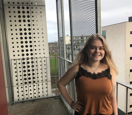 3)sophie bruger svalegangen.JPG